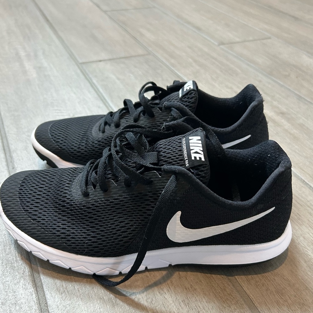Women’s Nike Flex Experience